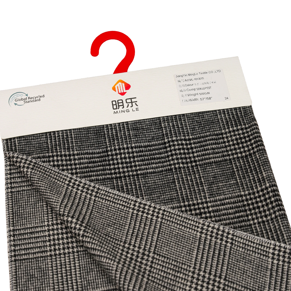 50 % Ull, 40 % Polyester, 10 % Övriga Fiber, 560G/M, Svart + Ljusgrå, Plädad ensidig överbeläggning av Ulltyg, ML-1010015