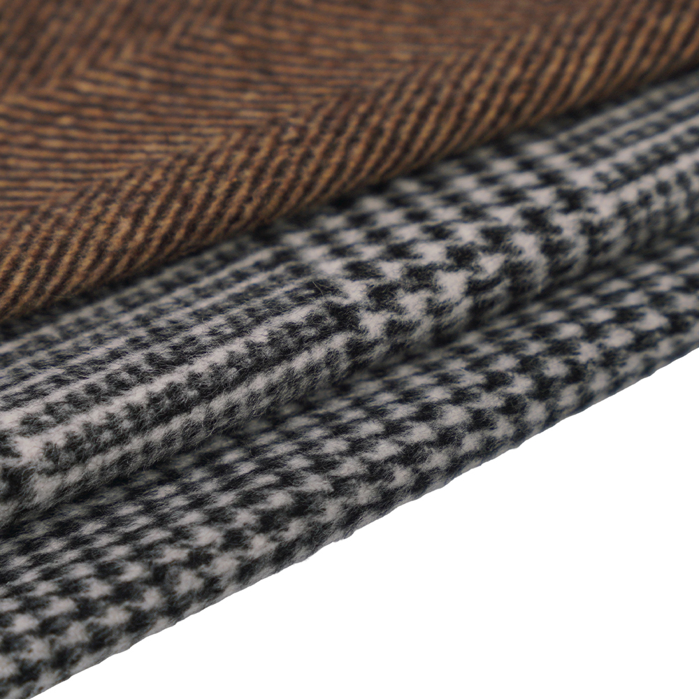 30% Ull, 60% Polyester, 10% Övriga Fiber, 610G/M, Svart Och Vit, Plädat ensidigt överdragstyg, ML-20001