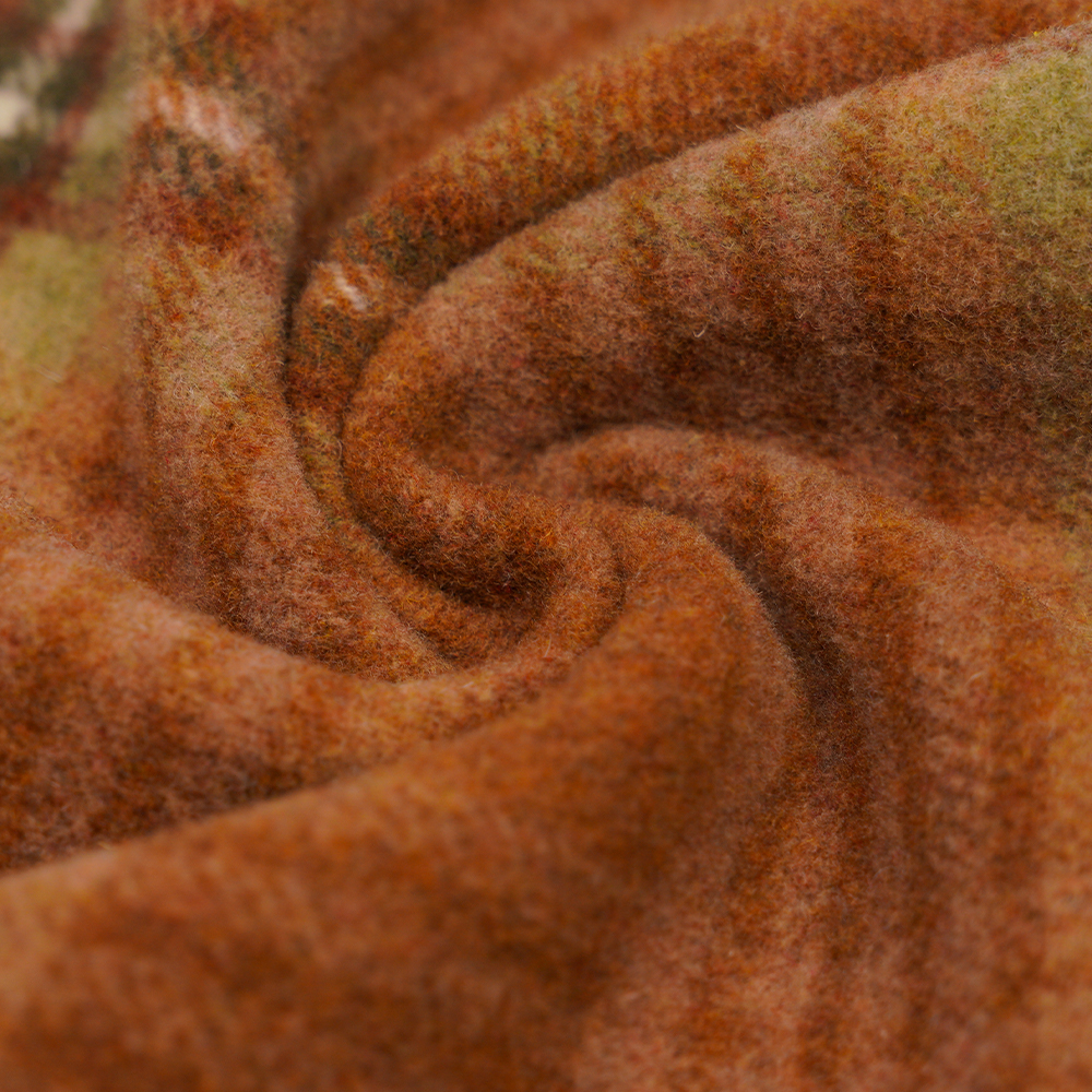 50 % ull, 40 % polyester, 10 % andra fibrer, 860G/M, brunt och gulrutigt, sammetstyg, ML-062142104