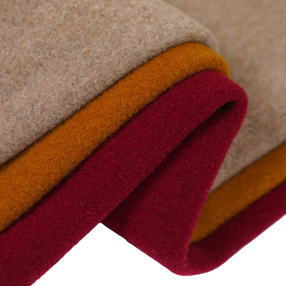 50 % ull, 50 % annan fiber, 750G/M, gul kamel, sammetstyg, ML-DALAN-D